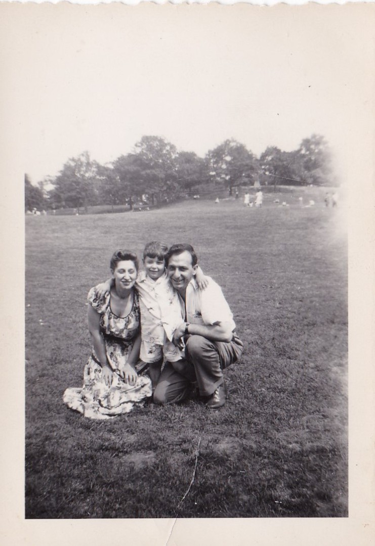 Peter-Mom-Dad-1949.jpg